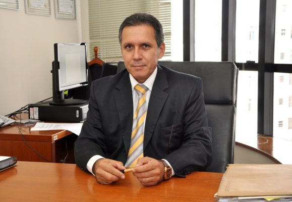 Imagem colorida do desembargador, agora ministro do STJ, Jose Afranio Vilela - Metrópoles