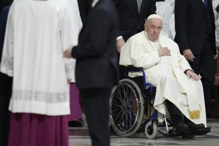 Foto colorida do papa Francisco - Metrópoles