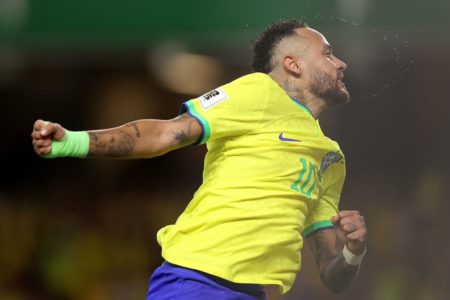 Jogador Neymar comemora gol - Metrópoles