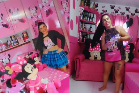 Foto colorida de uma mulher em uma casa com decoração da minnie - Metrópoles