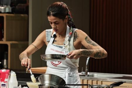 Foto colorida de Ana Carolina, finalista da 10ª temporada do MasterChef Brasil - Metrópoles