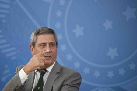Ministro da Defesa, general Braga Netto, durante coletiva de imprensa - metrópoles