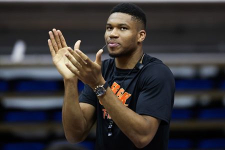 Foto colorida de Giannis Antetokounmpo - Metrópoles