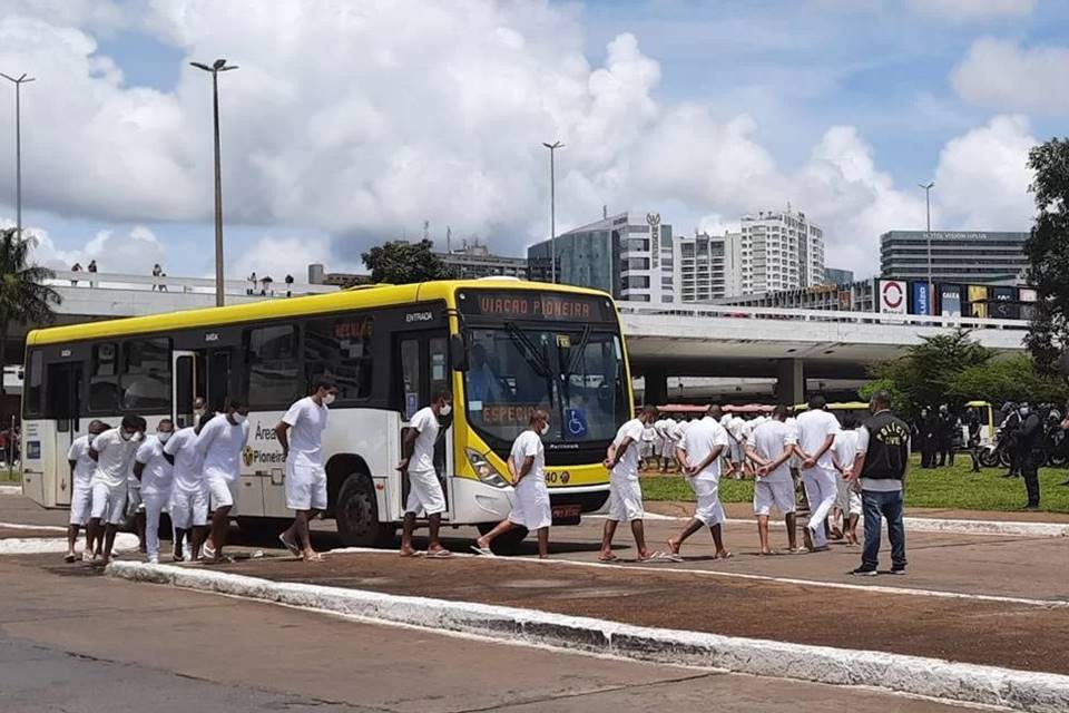 presos em saidão - Metrópoles