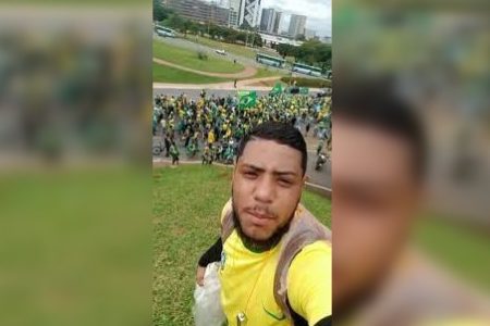 Fotografia colorida de Matheus Lima, entregador que se tornou o 3º condenado pelo STF por envolvimento nos atos do 8 de janeiro