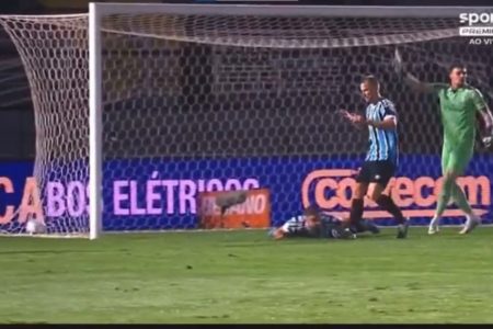 João Pedro, do Grêmio, marcou gol contra bizarro contra o Bragantino - Metrópoles