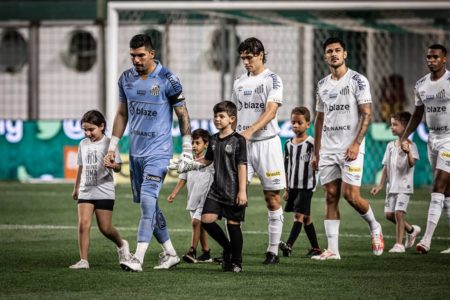 Imagem colorida de jogadores perfilados