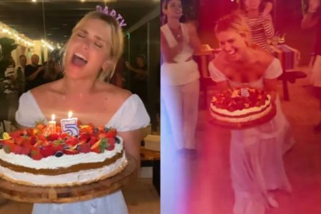 Carolina Dieckmann com bolo de aniversário antes de derrubá-lo no chão - Metrópoles