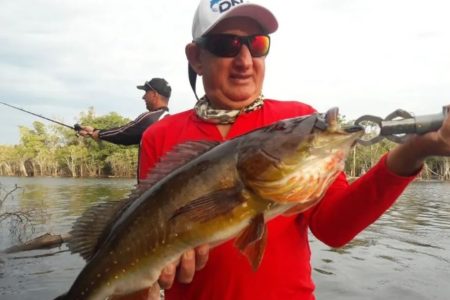 foto colorida de pescador gil vítima de acidente aéreo no amazonas - Metrópoles