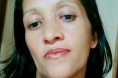 Imagem colorida de Jaqueline Medianeira Fagundes, de 45 anos, que havia desaparecido em enchente no RS - Metrópoles