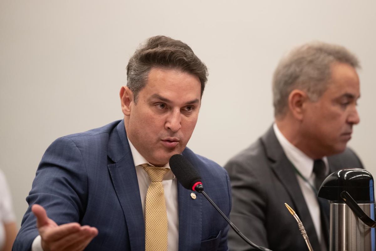 Imagem colorida do Deputado federal Zucco, presidente da CPI do MST