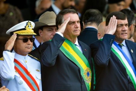 Jair Bolsonaro, Almir Granier e Paulo Sérgio batem continência