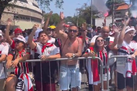 Foto colorida mostra torcida do São Paulo