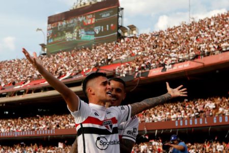 Imagem colorida dos jogadores do São Paulo - Metrópoles