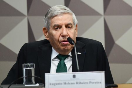 General Heleno presta depoimento à CPMI