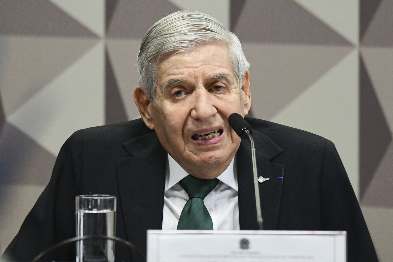 Depoimento de general Augusto Heleno, ex-ministro do Gabinete de Segurança Institucional GSI do governo Bolsonaro, na CPMI do 8 de Janeiro - metrópoles