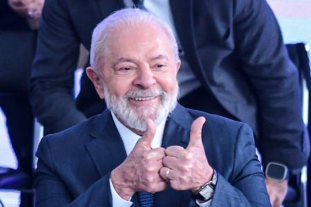 imagem colorida lula e ministra da saúde lançam programa no planalto - metrópoles