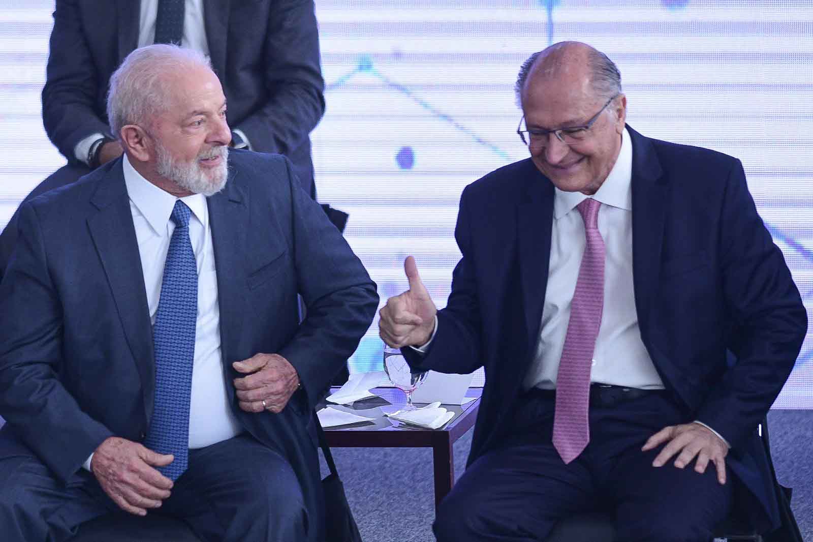 O presidente da República, Luiz Inácio Lula da Silva, o vice-presidente e ministro do Desenvolvimento, Indústria, Comércio e Serviços, Geraldo Alckmin apresentam as estratégias para fortalecimento do Complexo Econômico e Industrial da Saúde (CEIS) - metrópoles