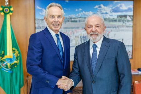 imagem colorida lula e tony blair no planalto - metrópoles