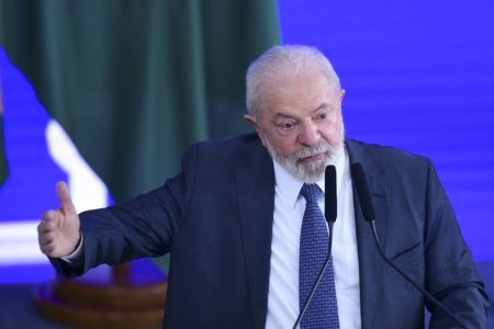 O presidente da República, Luiz Inácio Lula da Silva, durante discurso em evento no Planalto - Metrópoles