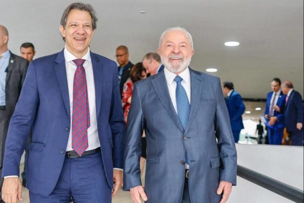 Lula caminha com Haddad