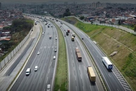 Imagem mostra Rodoanel cheio de carros - Metrópoles