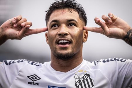 Marcos Leonardo faz dois gols para o Santos contra o Vasco