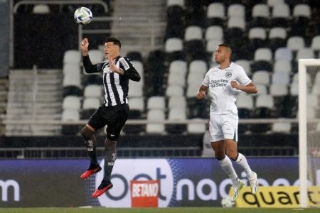 Foto colorida Botafogo e Goiás - Metrópoles