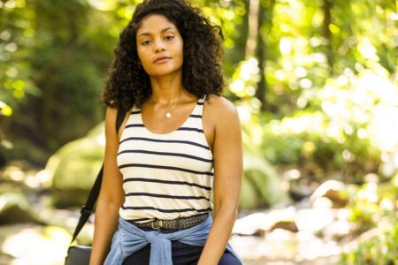 Foto colorida de Aline (Bárbara Reis), em Terra e Paixão - Metrópoles