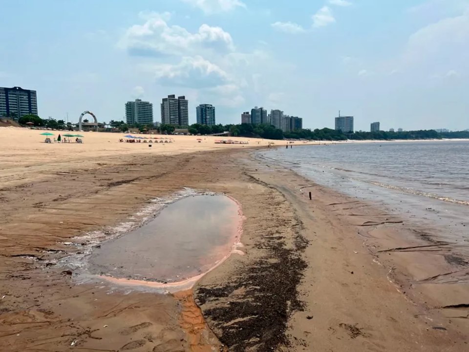 Imagem colorida da praia de Ponta Negra, Manaus (AM) - Metrópoles