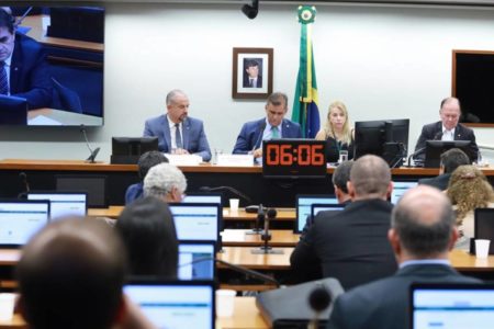 imagem colorida mostra reunião do conselho de ética da câmara dos deputados - Metrópoles