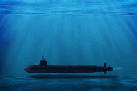 Imagem de um submarino da cor preta no fundo do mar, uma imensidão azul - Metrópoles