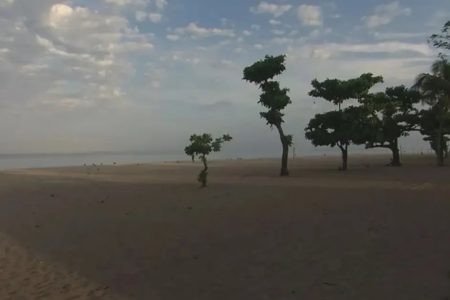 Imagem colorida da praia da Ribeira, Salvador - Metrópoles