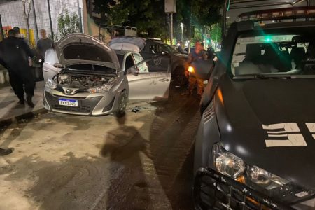 Foto colorida do local onde corpos de assassinados dos médicos foram encontrados - Metrópoles