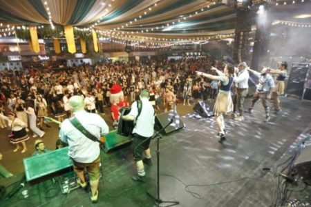 Imagem colorida de Oktoberfest - Metrópoles