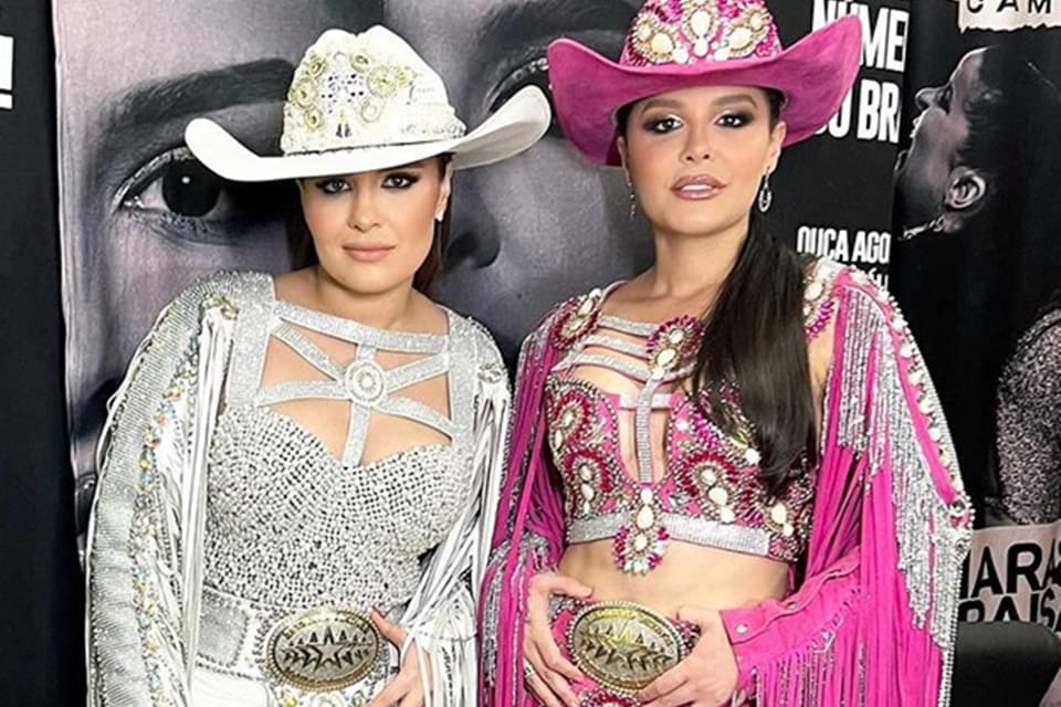 Maiara e Maraisa posam com looks combinando antes de show - Metrópoles