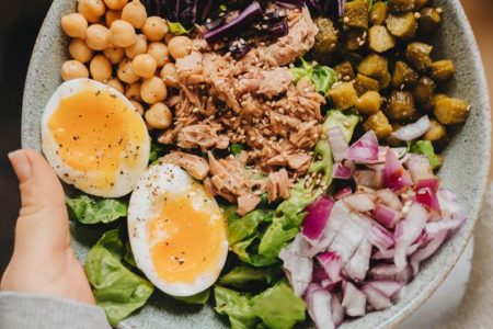 Prato com alimentos saudáveis - Metrópoles