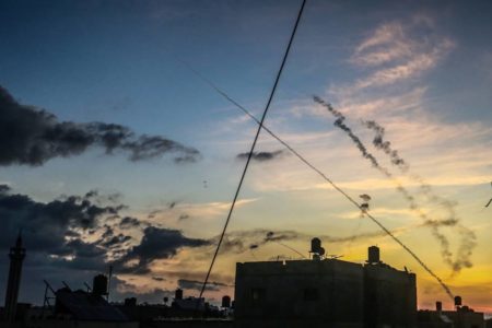 Foto colorida dos bombardeios que ocorreram em Israel - Metrópoles