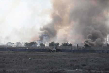 Foto colorida mostra ataques na Faixa de Gaza - Metrópoles