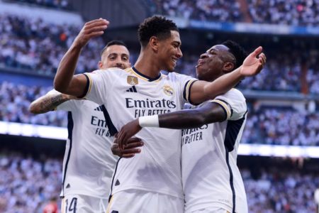 Vini Jr. e Bellingham comemorando gol pelo Real Madrid - Metrópoles