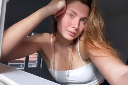 Montagem colorida de uma mulher e dois homens