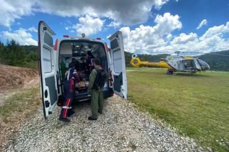 Irmão encontra jovem de 20 anos caído no mato após picada de cobra na RMC