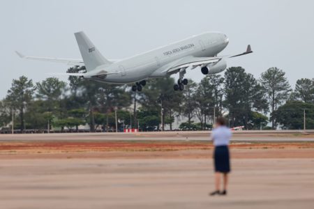 foto colorida do avião da FAB que repatriará brasileiros de Israel - Metrópoles