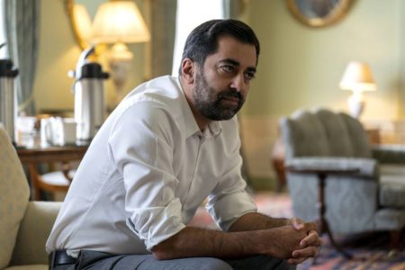 Imagem colorida mostra o primeiro -ministro da Escócia, Humza Yousaf - Metrópoles