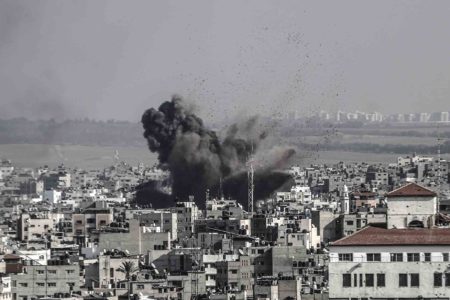 ataque aéreo israelense no oitavo dia de confrontos na Faixa de Gaza