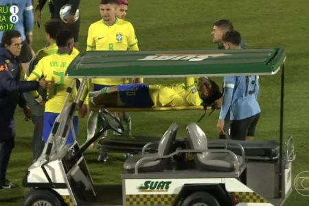 Neymar sente lesão e deixa campo chorando - Metrópoles