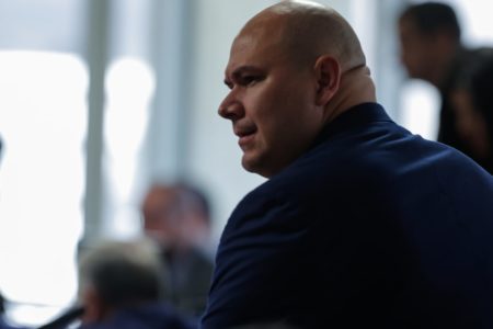 imagem colorida mostra deputado abilio brunini na cpmi do 8 de janeiro - Metrópoles