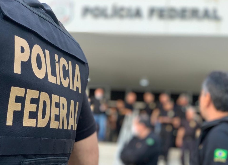 policiais Polícia Federal investiga fraude em registro profissional de engenheiro e arquiteta