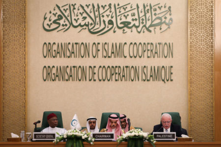 Imagem colorida mostra membros da OIC durante reunião emergencial na Arábia Saudita - Metrópoles