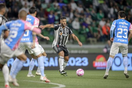 Foto colorida de Palmeiras e Atlético-MG - Metrópoles